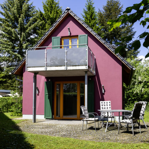 Rotes Ferienhaus am Garder See in Mecklenburg-Vorpommern Rotes Ferienhaus am Garder See in Mecklenburg-Vorpommern